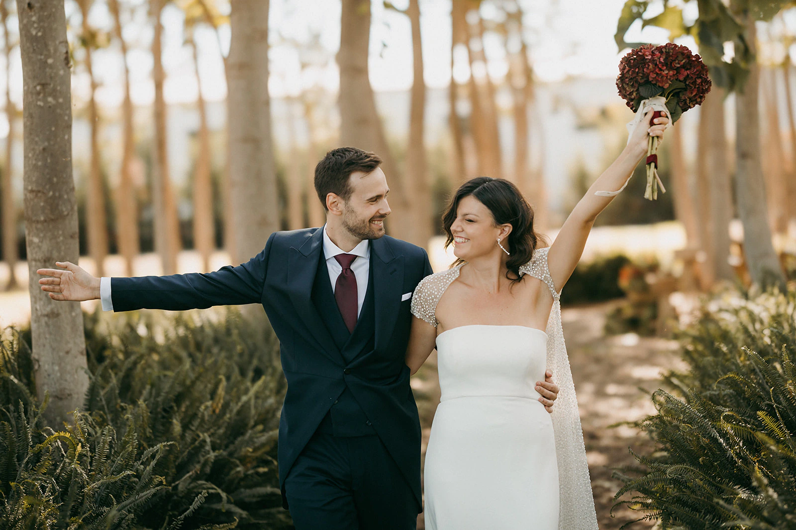 Sergio y Claudia celebran su boda en el jardín del Huerto de San Rafael. Fotografía de David Bresó.