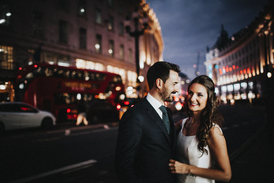 Tony y Ruth durante su postboda en Londres. Fotografía 30 de David Bresó.